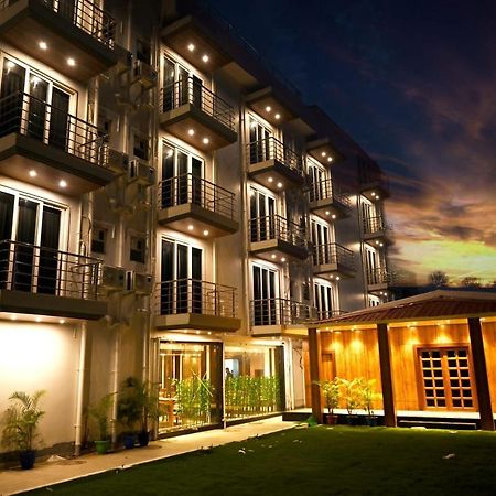 Blue Waves Hotel Tajpur Exterior photo