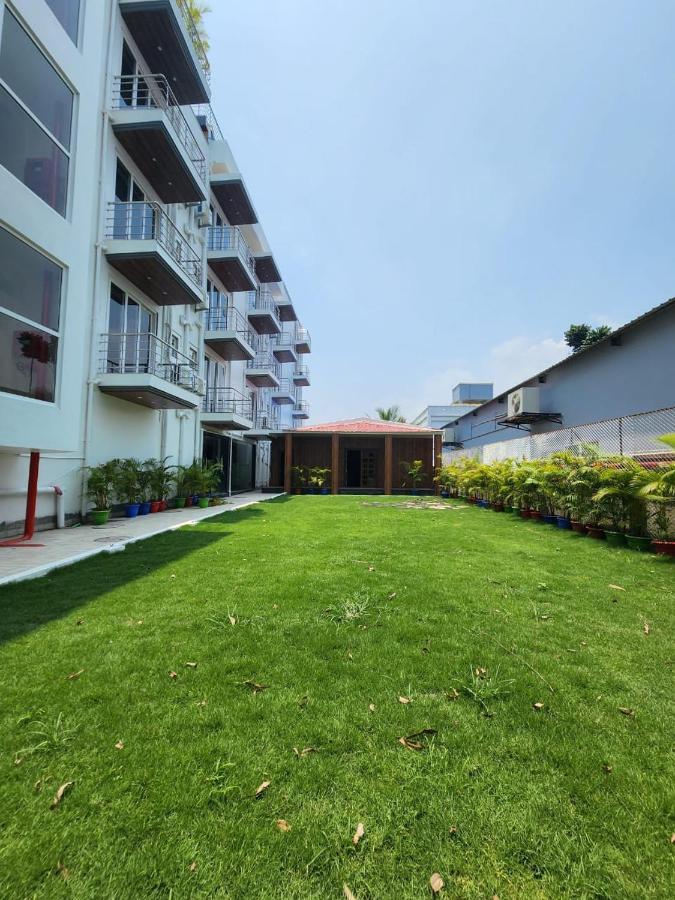Blue Waves Hotel Tajpur Exterior photo