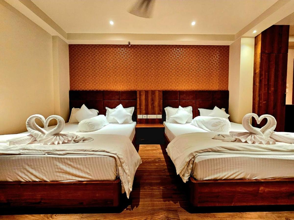 Blue Waves Hotel Tajpur Exterior photo