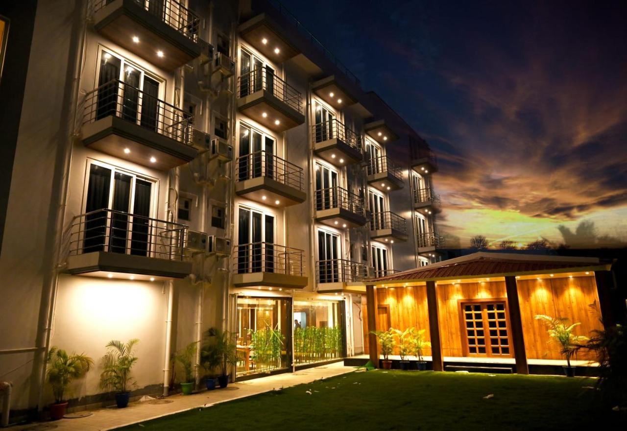 Blue Waves Hotel Tajpur Exterior photo