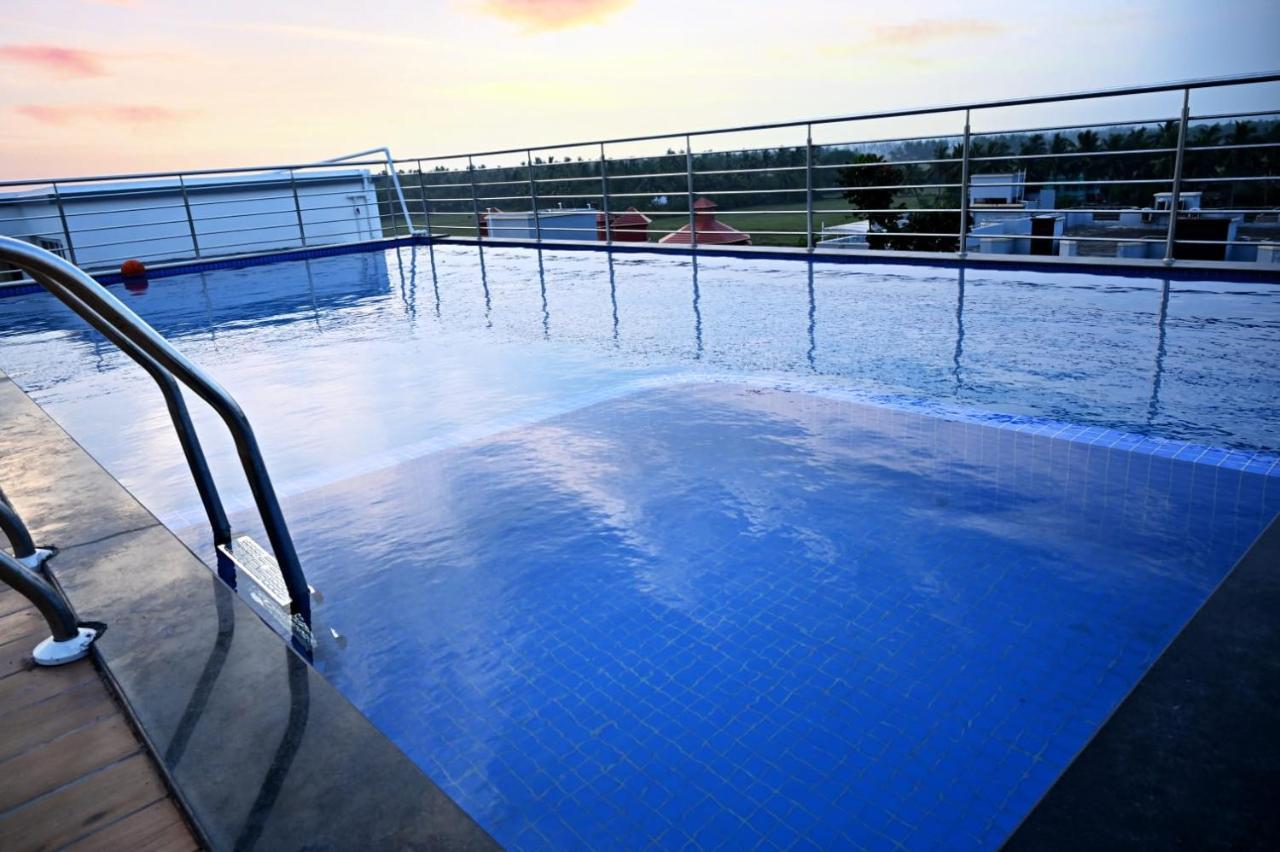 Blue Waves Hotel Tajpur Exterior photo