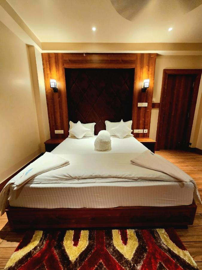 Blue Waves Hotel Tajpur Exterior photo