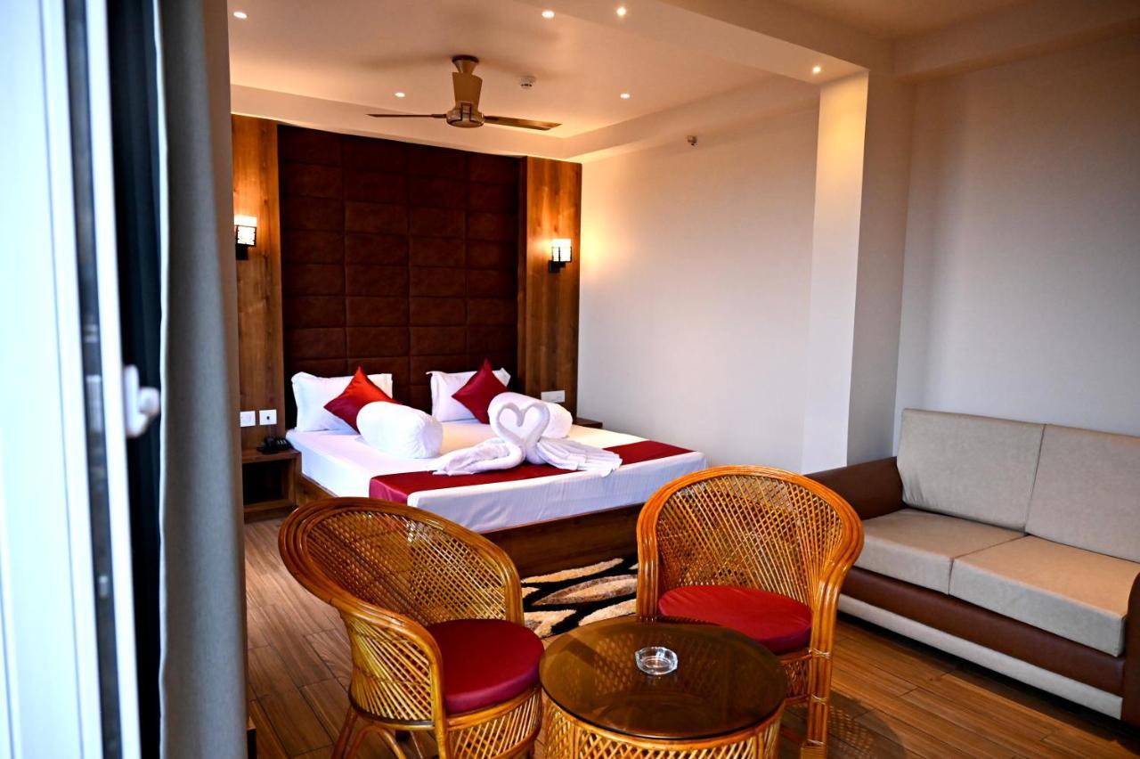 Blue Waves Hotel Tajpur Exterior photo