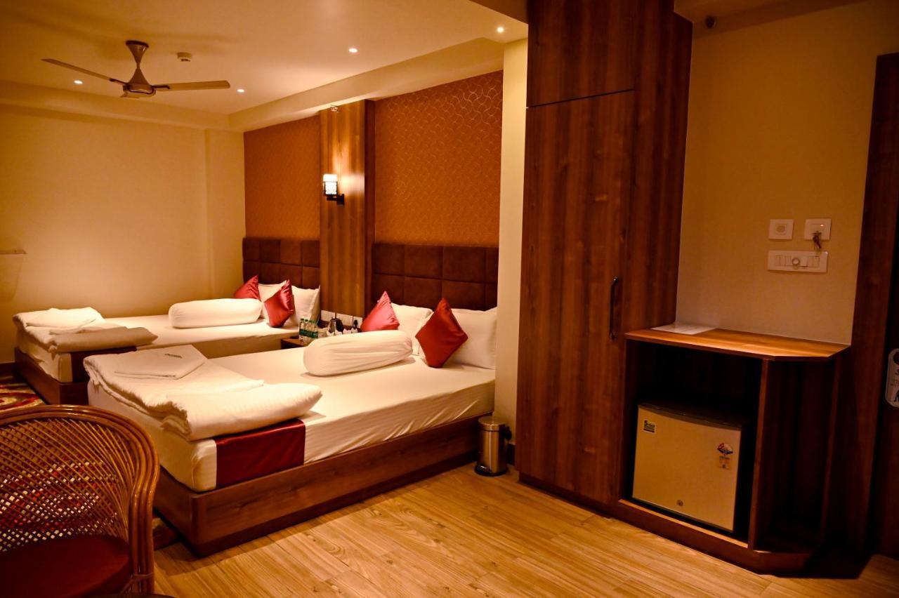 Blue Waves Hotel Tajpur Exterior photo