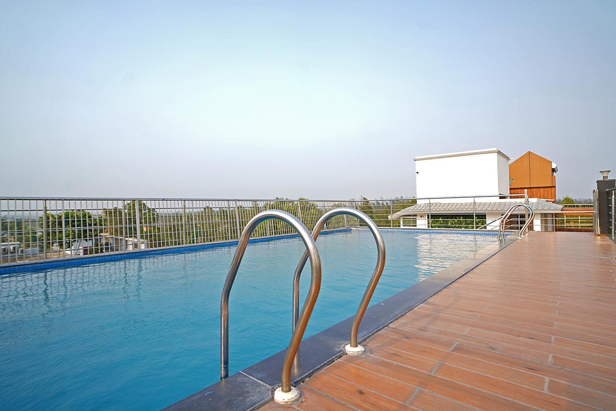 Blue Waves Hotel Tajpur Exterior photo