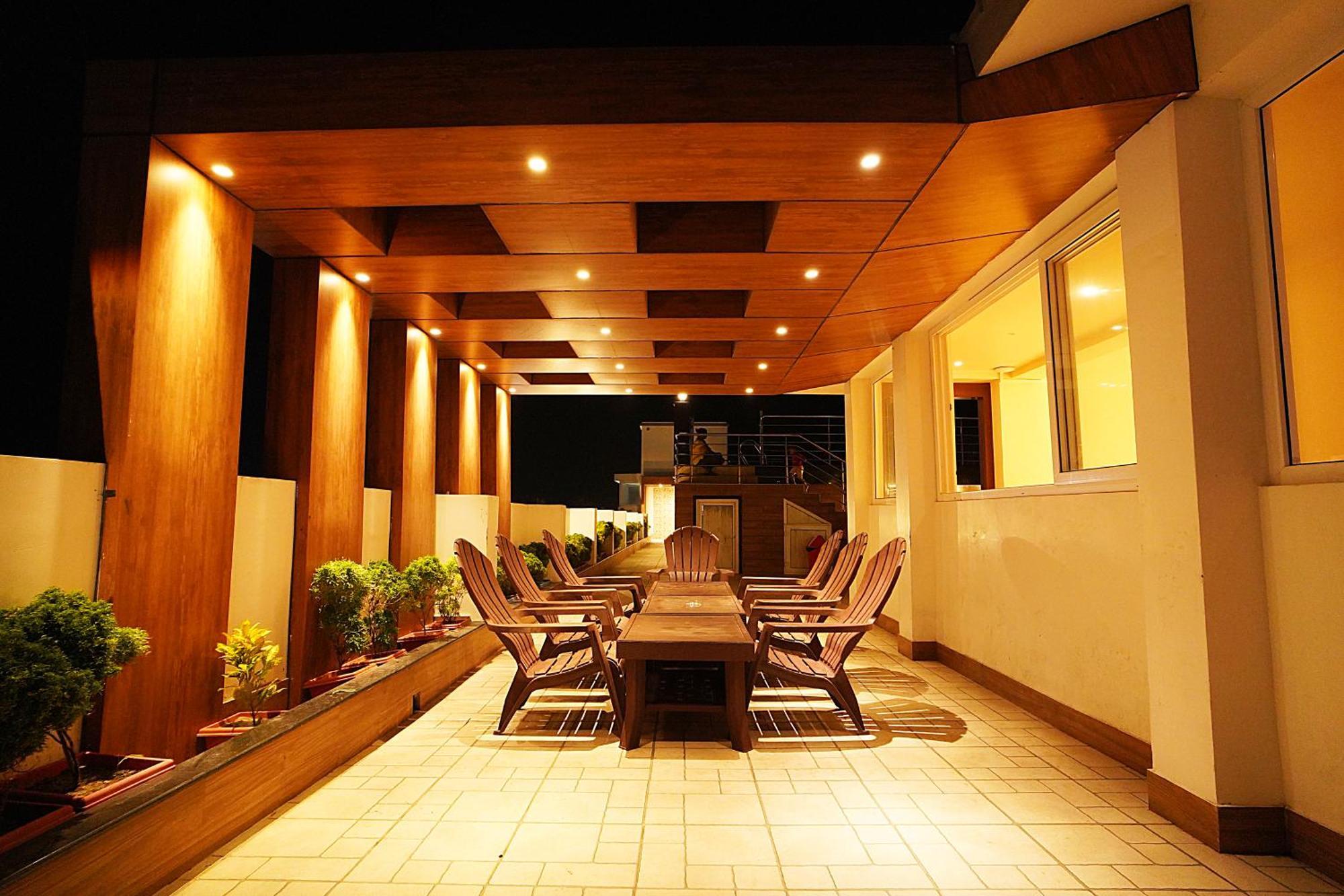 Blue Waves Hotel Tajpur Exterior photo