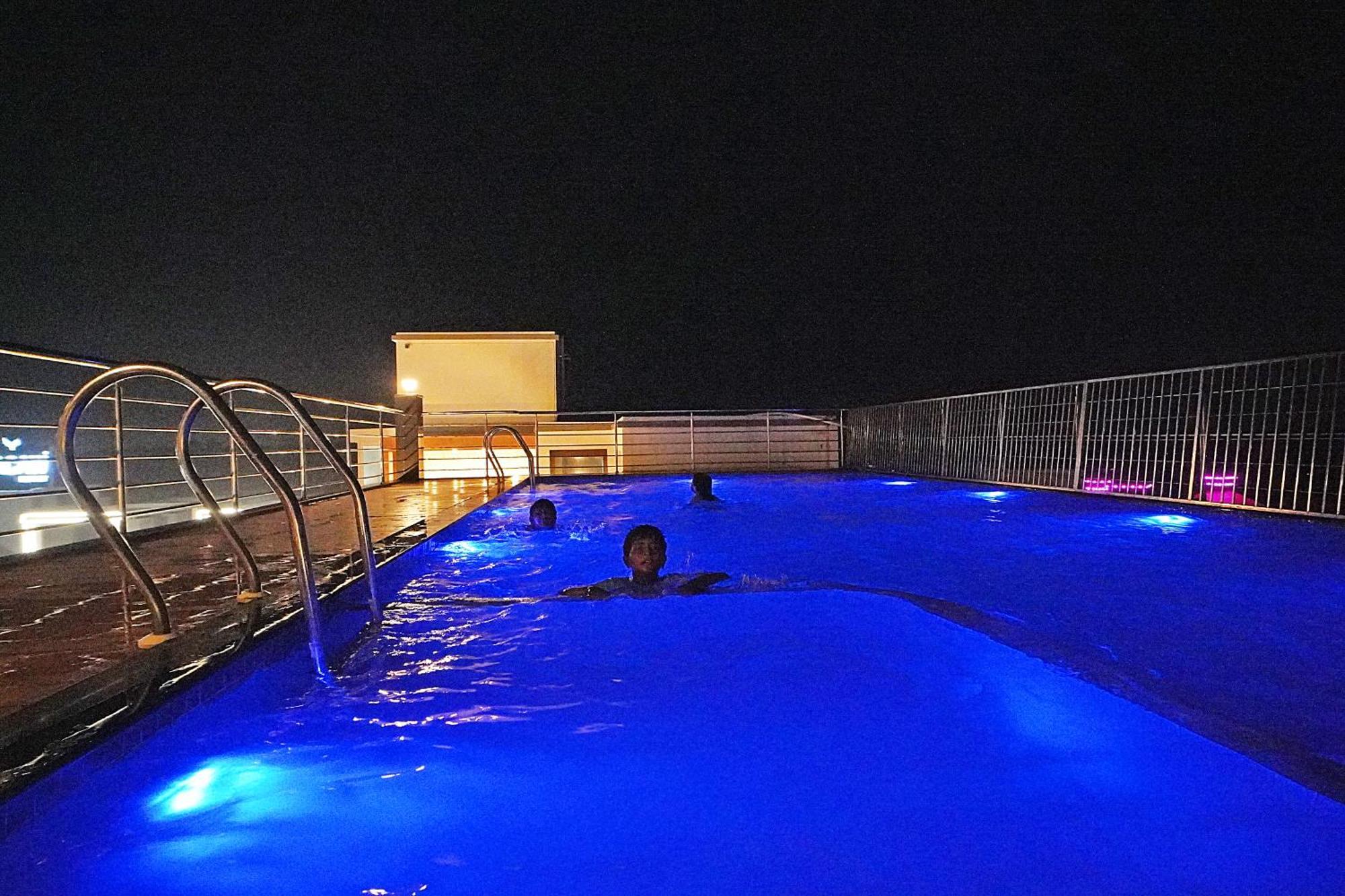 Blue Waves Hotel Tajpur Exterior photo