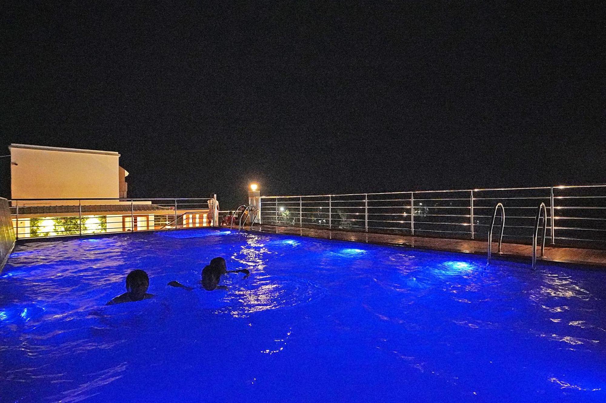 Blue Waves Hotel Tajpur Exterior photo
